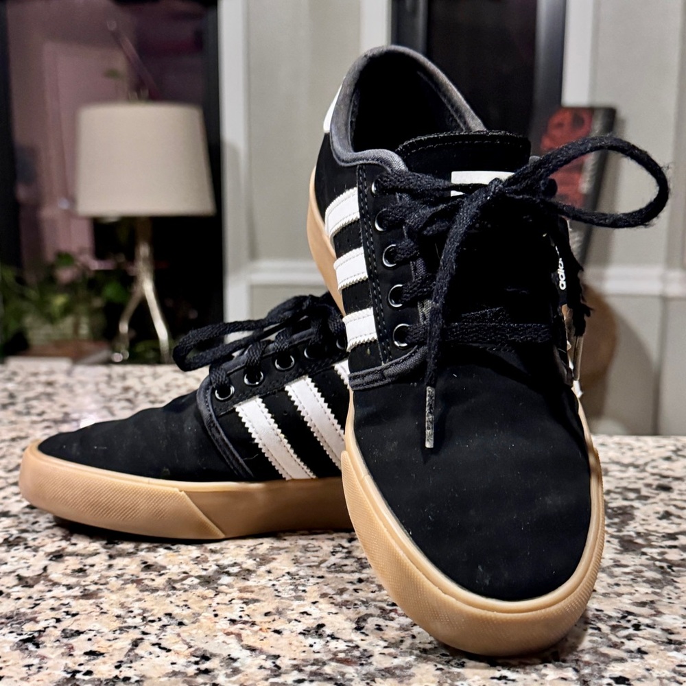 Adidas youth size 4, used good condition